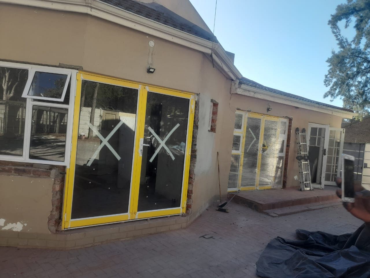 Double hinge doors
