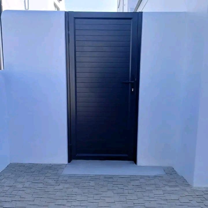 Aluminium gates