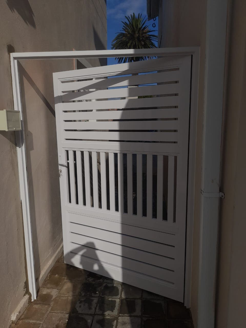 Aluminium gates