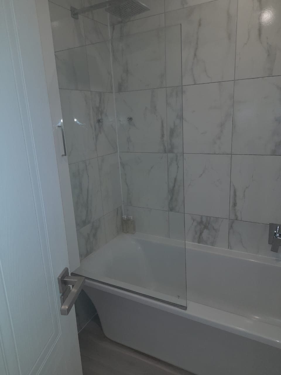 Frameless glass showers