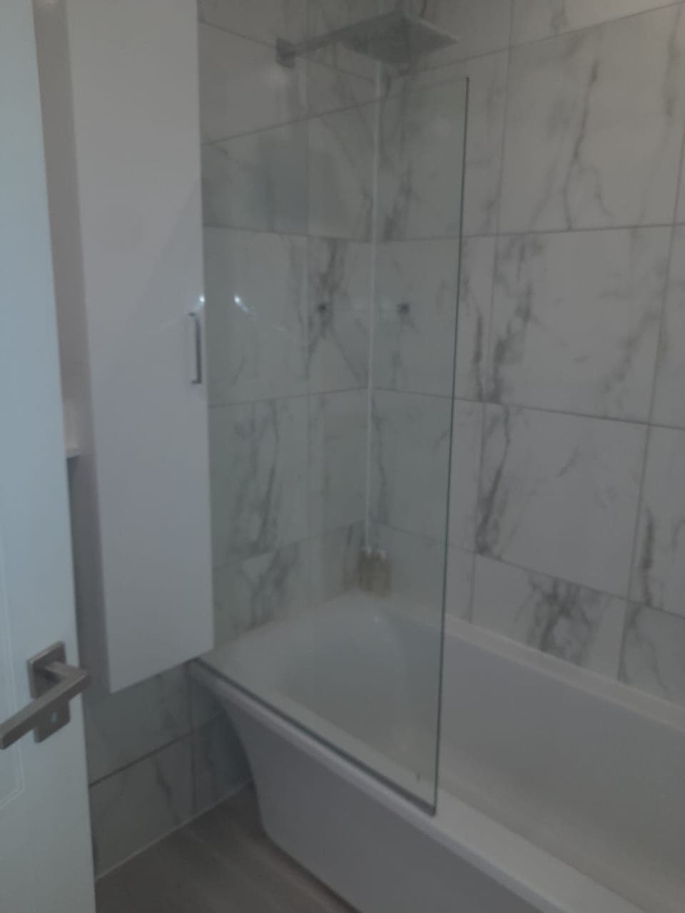 Frameless glass showers