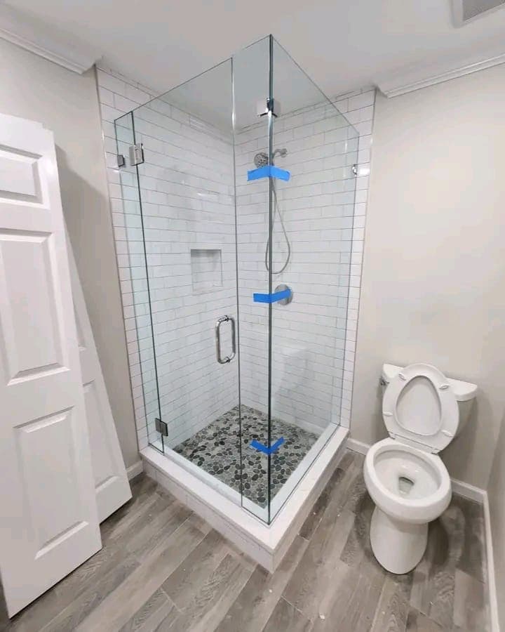 Frameless glass showers