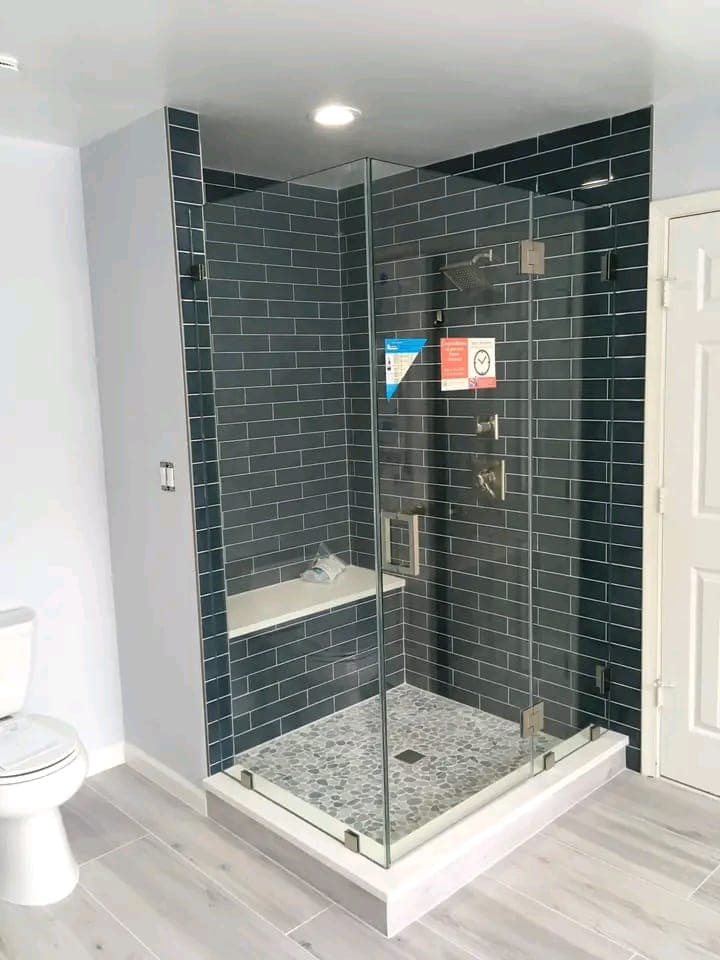 Frameless glass showers