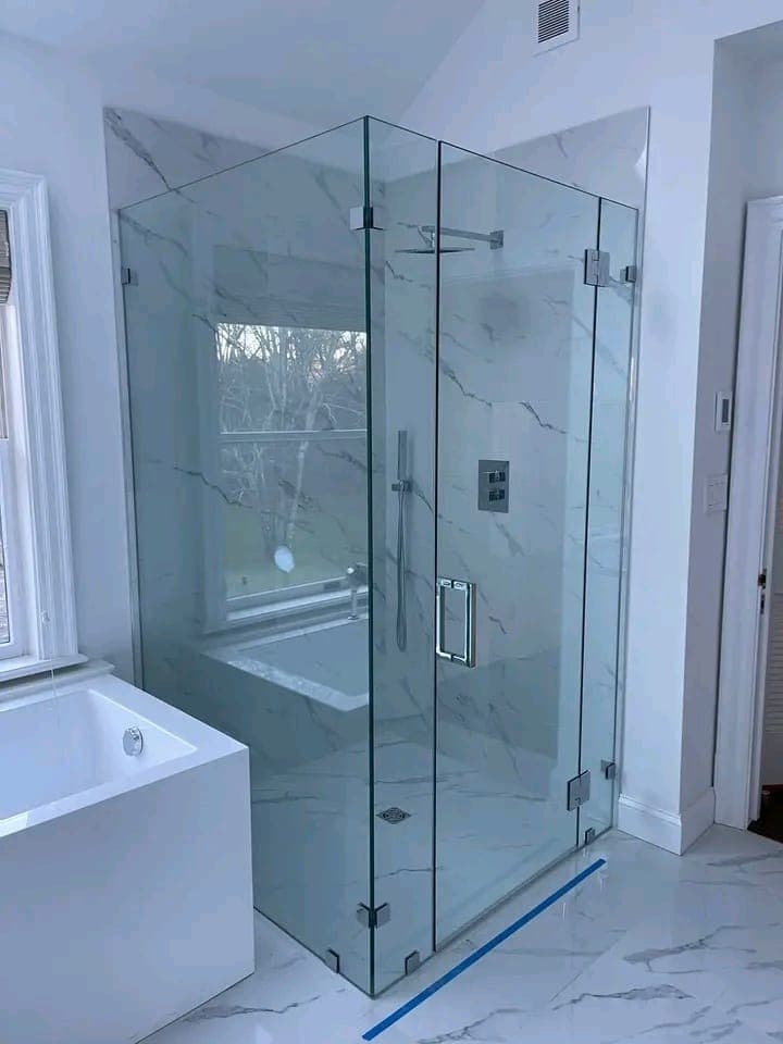 Frameless glass showers