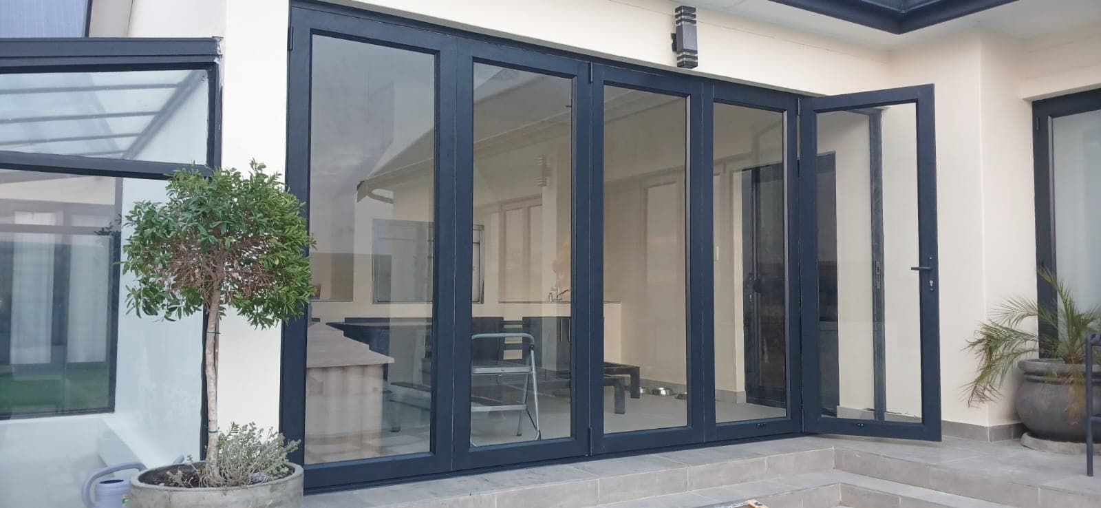 Stacking & folding doors