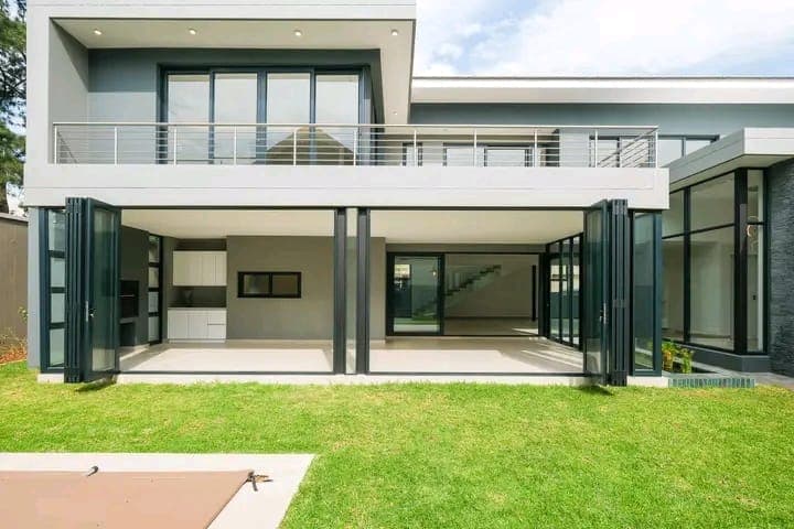 Stacking & folding doors