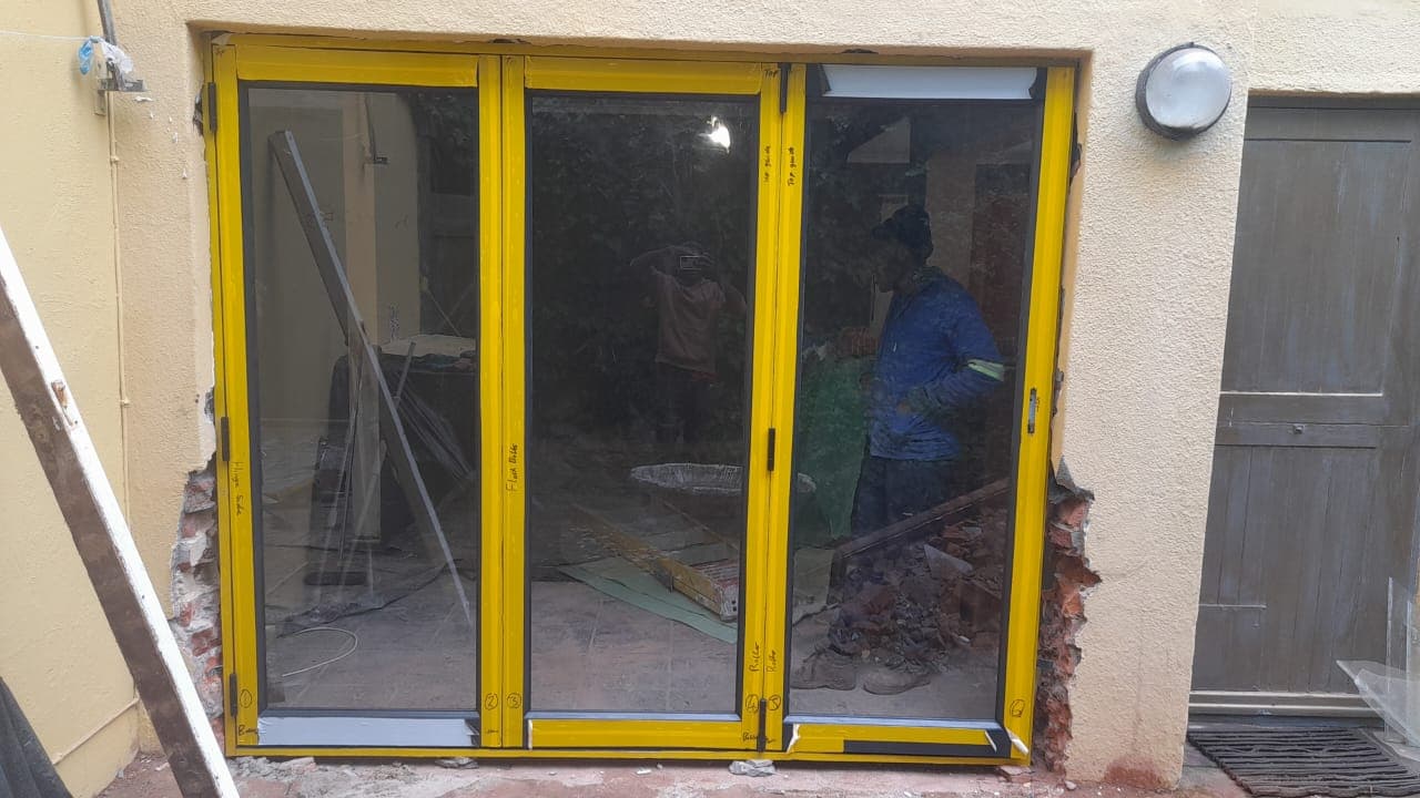 Stacking & folding doors